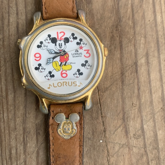 MICKEY MOUSE LORUS QUARTZ WATCH - Picture 2 of 4